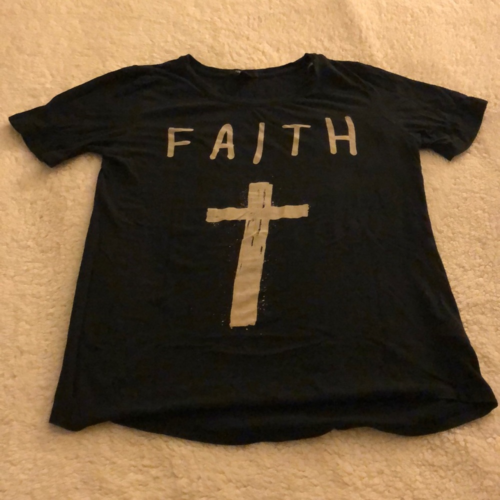 Black graphic tee “FAITH”.